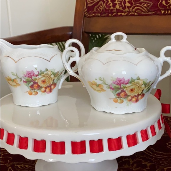 Sugar and Creamer set - Picture 1 of 7